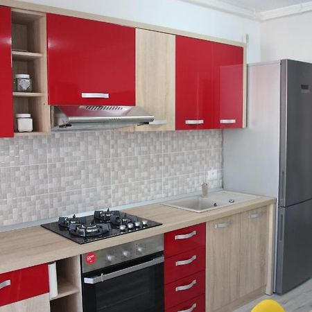Lowcost Tryp Apartment Oradea Bagian luar foto