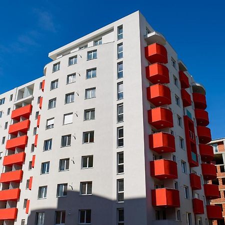 Lowcost Tryp Apartment Oradea Bagian luar foto