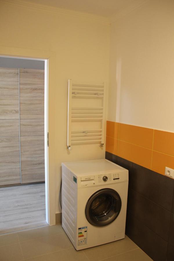 Lowcost Tryp Apartment Oradea Bagian luar foto
