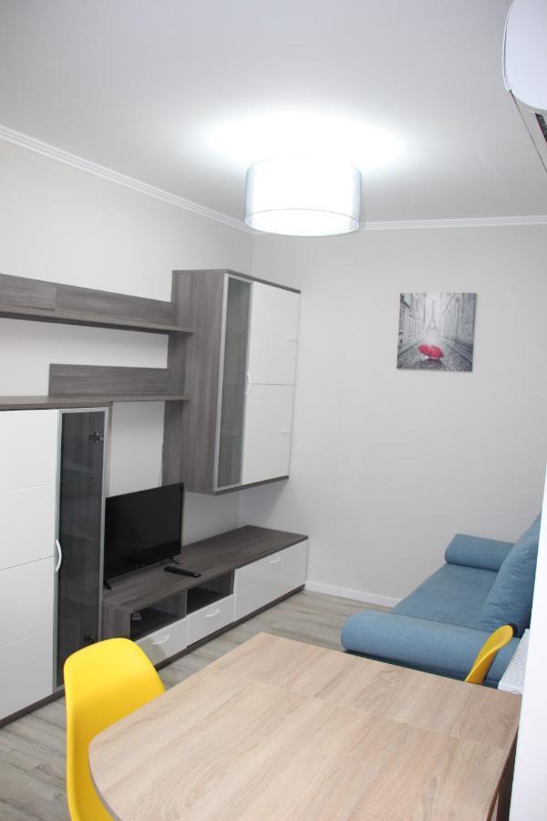 Lowcost Tryp Apartment Oradea Bagian luar foto