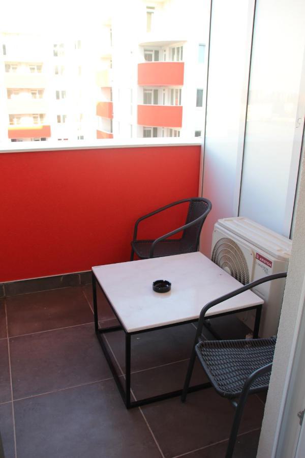 Lowcost Tryp Apartment Oradea Bagian luar foto
